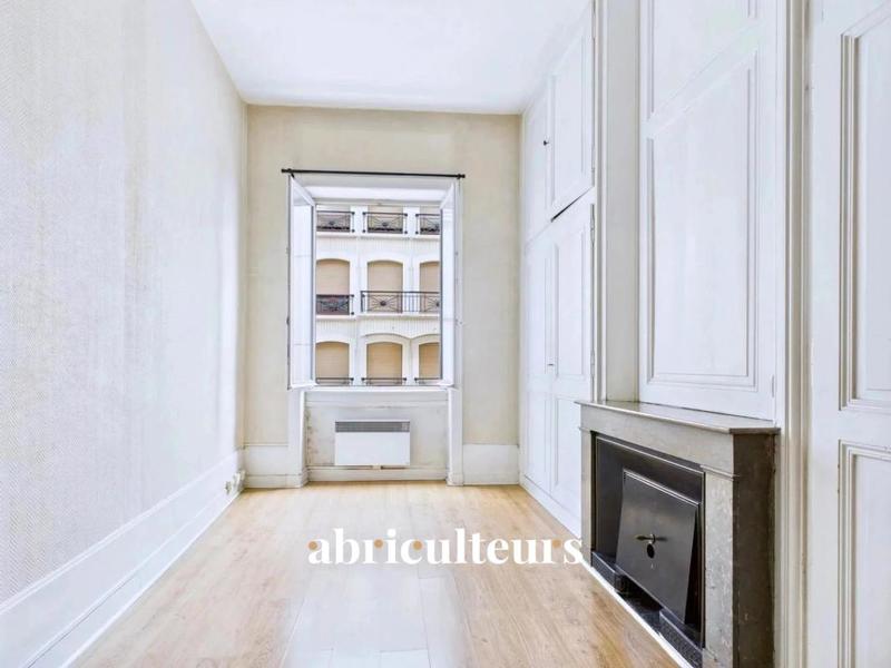 Appartement ancien - 71 m² - 2 pièces