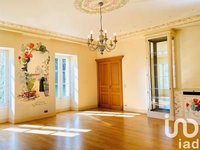 Maison - 360 m² - 9 pièces