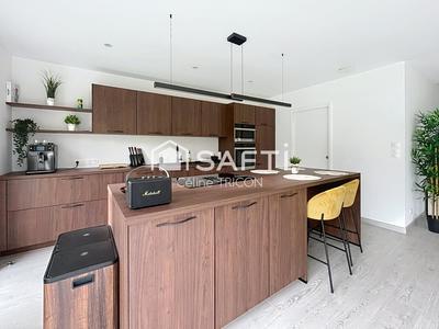 Maison - 136 m² - 4 pièces