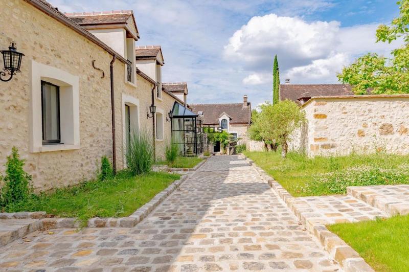 Demeure - 350 m² - 11 pièces