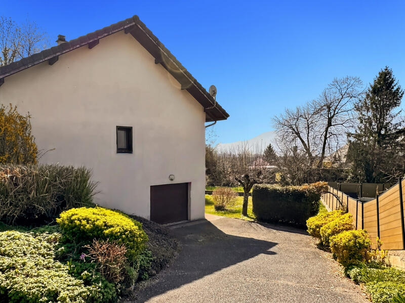 Maison - 221 m² - 5 pièces