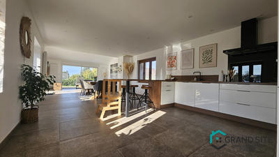 Maison - 157 m² - 5 pièces