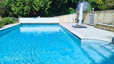 Maison - 313 m² - 10 pièces