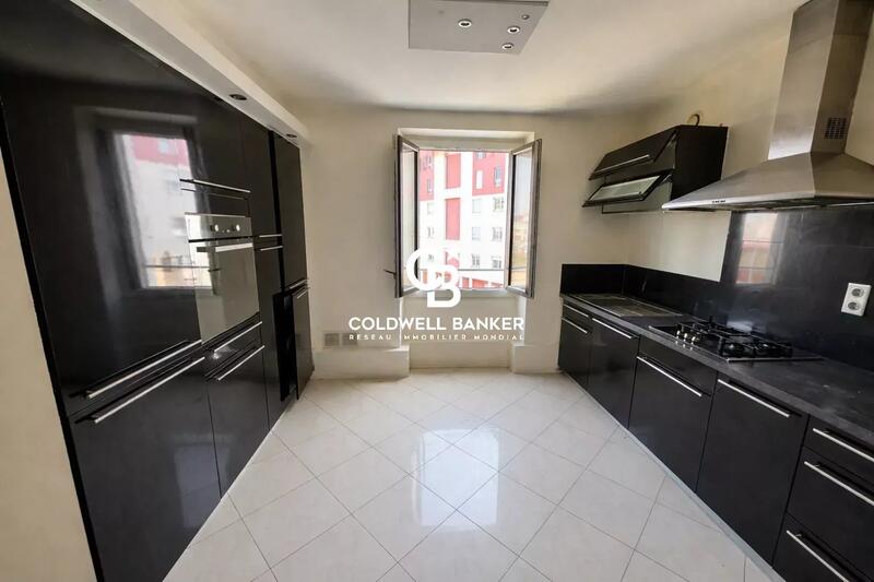 Appartement - 93 m² - 4 pièces