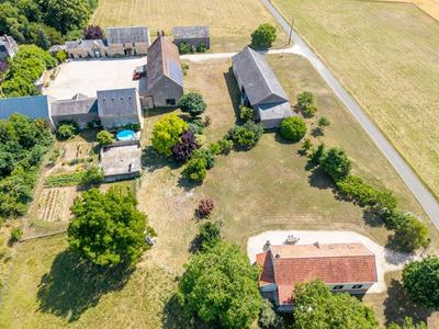 Maison - 365 m² - 7 pièces