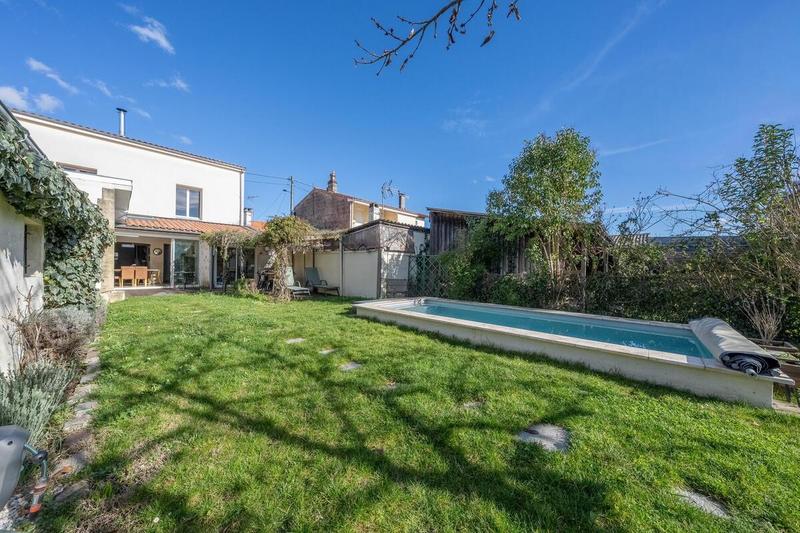 Maison - 202 m² - 5 pièces