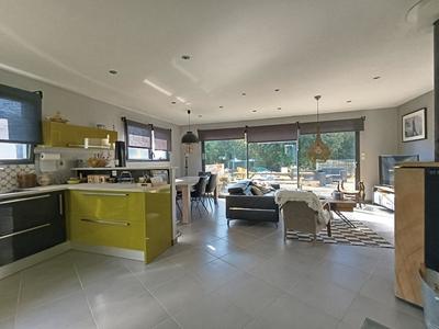 Maison - 160 m² - 8 pièces