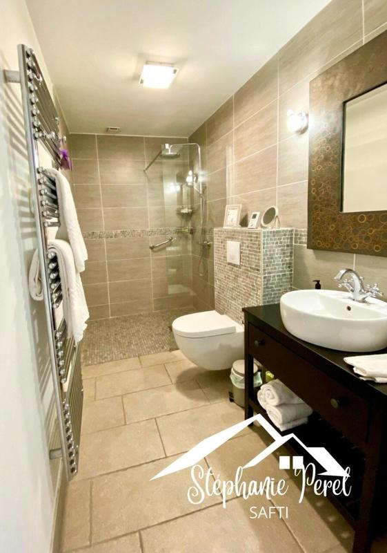 Maison - 298 m² - 9 pièces