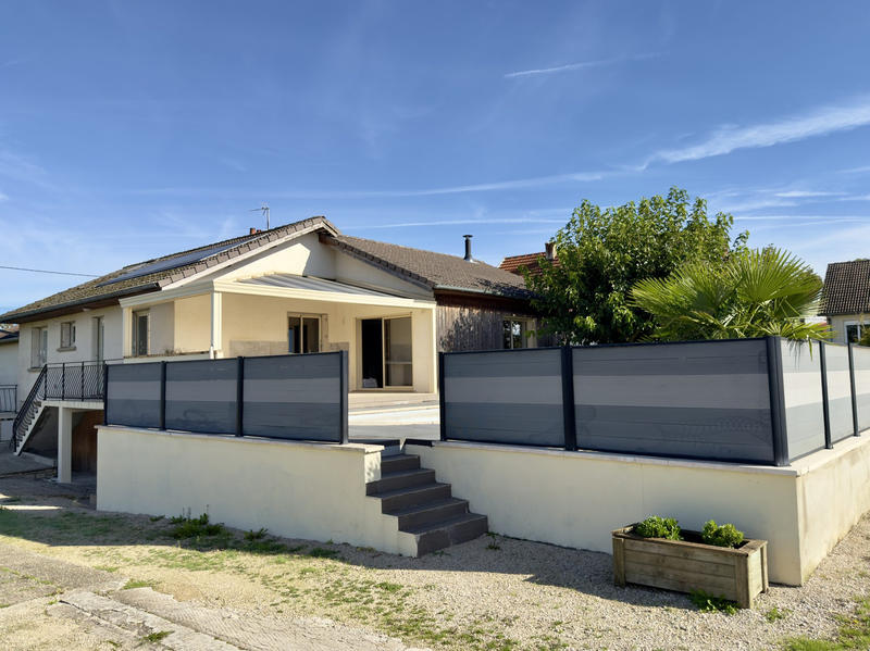 Maison - 205 m² - 9 pièces