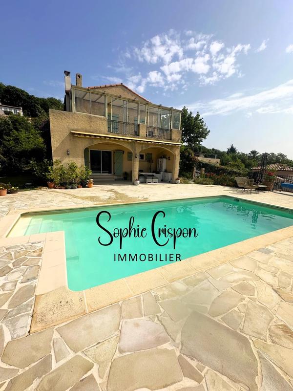 Villa - 245 m² - 8 pièces