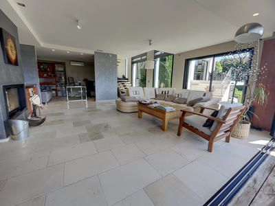 Villa - 231 m² - 6 pièces