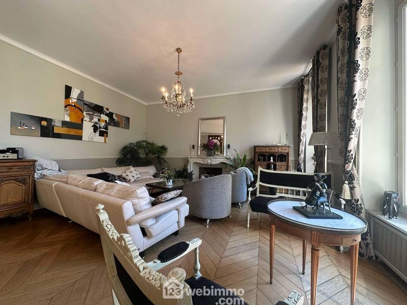 Maison de maîtres - 341 m² - 8 pièces