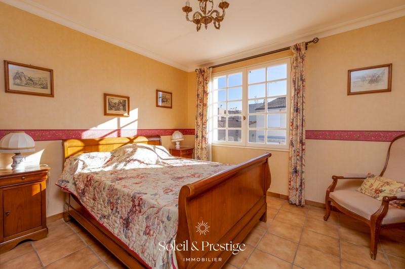 Villa - 210 m² - 8 pièces