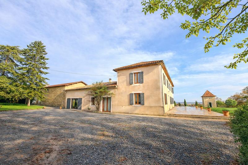 Maison - 375 m² - 10 pièces