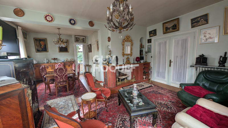 Maison - 231 m² - 8 pièces