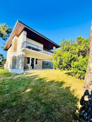 Maison - 204 m² - 8 pièces