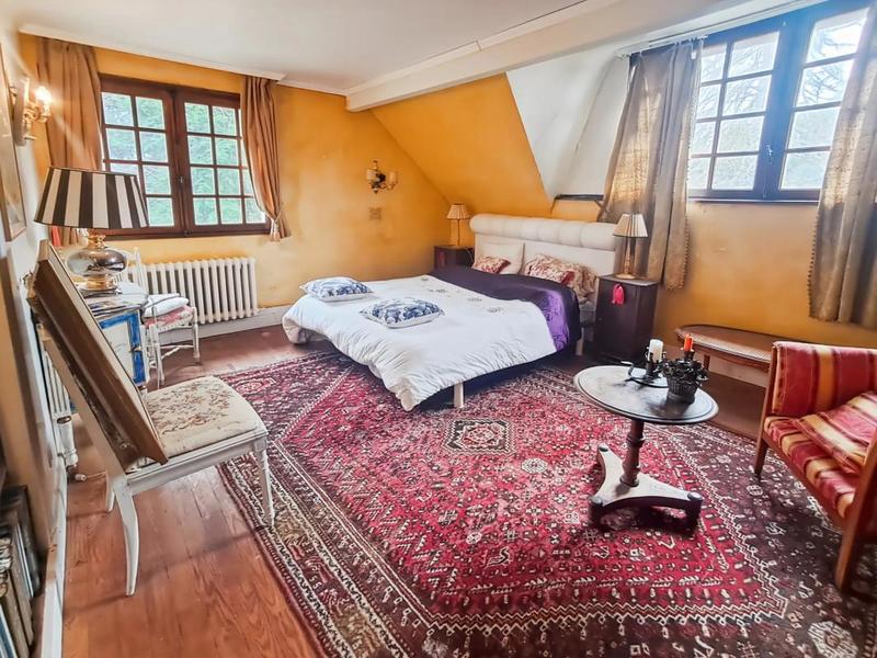 Demeure - 325 m² - 11 pièces