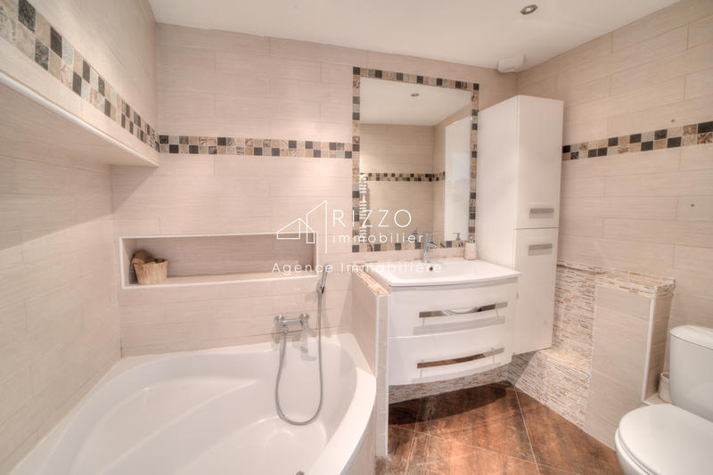 Maison - 102 m² - 5 pièces