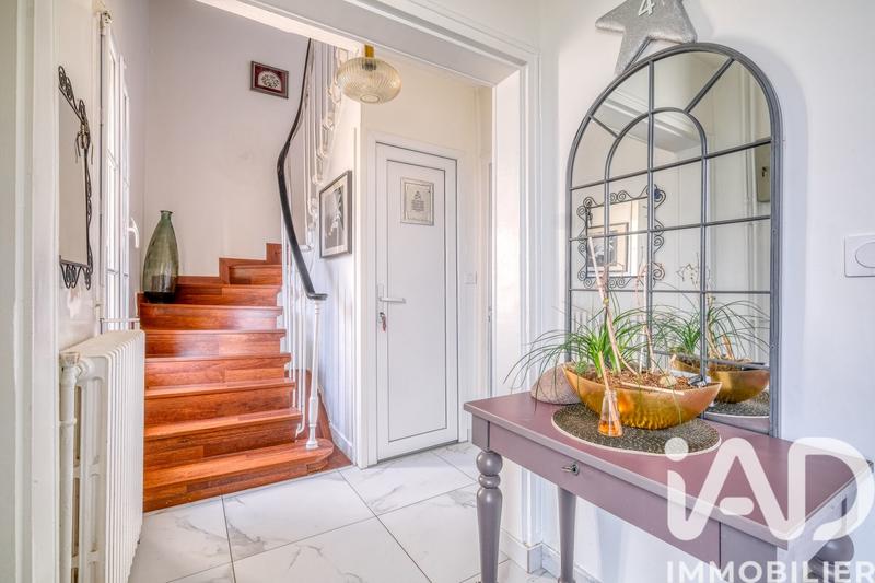 Maison - 218 m² - 9 pièces