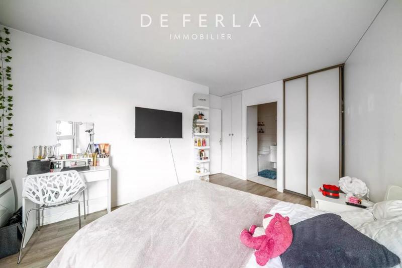 Appartement - 100 m² - 5 pièces