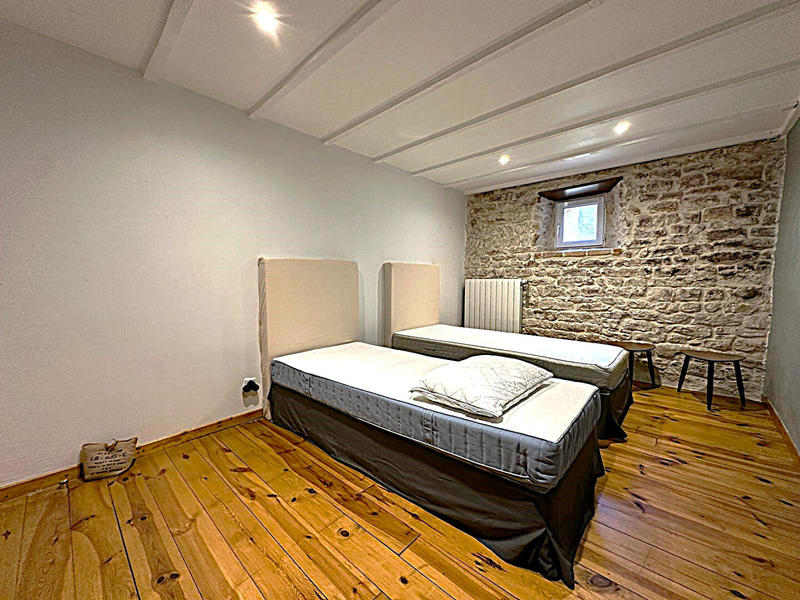 Maison - 215 m² - 6 pièces