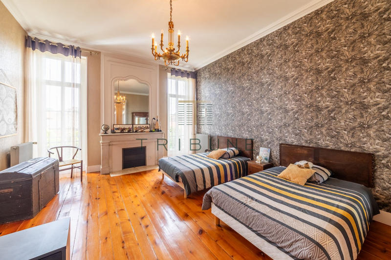 Maison - 500 m² - 10 pièces