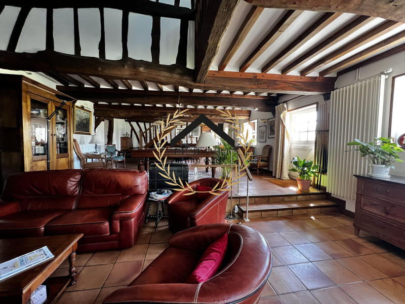 Maison - 253 m² - 10 pièces