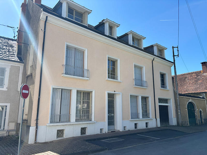 Maison - 235 m² - 9 pièces