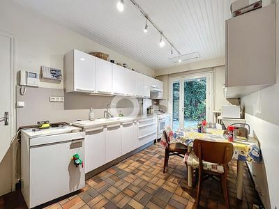 Maison - 327 m² - 6 pièces