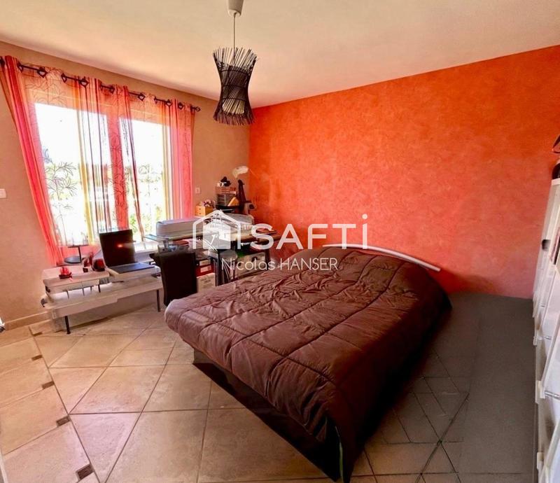 Maison - 241 m² - 9 pièces