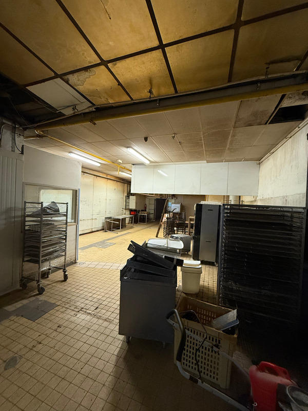 Local d'activité / Entrepôt - 426 m² - 8 pièces