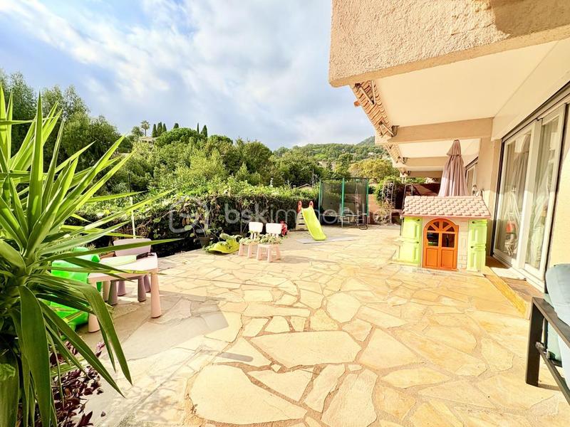 Appartement - 85 m² - 3 pièces