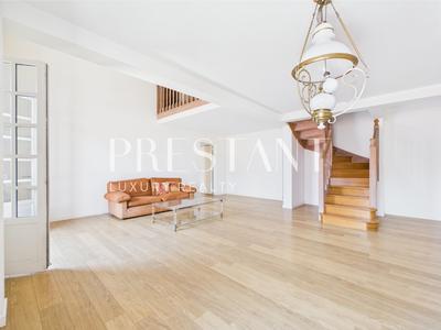 Appartement - 209 m² - 4 pièces