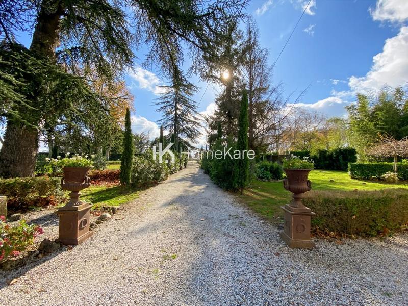 Maison de maîtres - 300 m² - 8 pièces