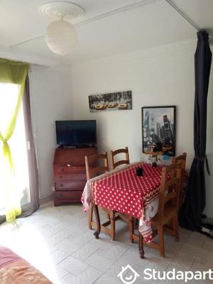 Chambre - 10 m² - 1 pièce