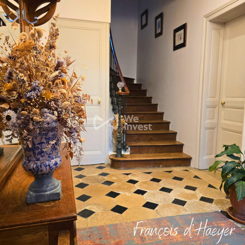 Maison - 310 m² - 9 pièces