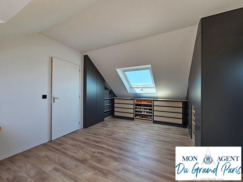 Maison - 202 m² - 8 pièces