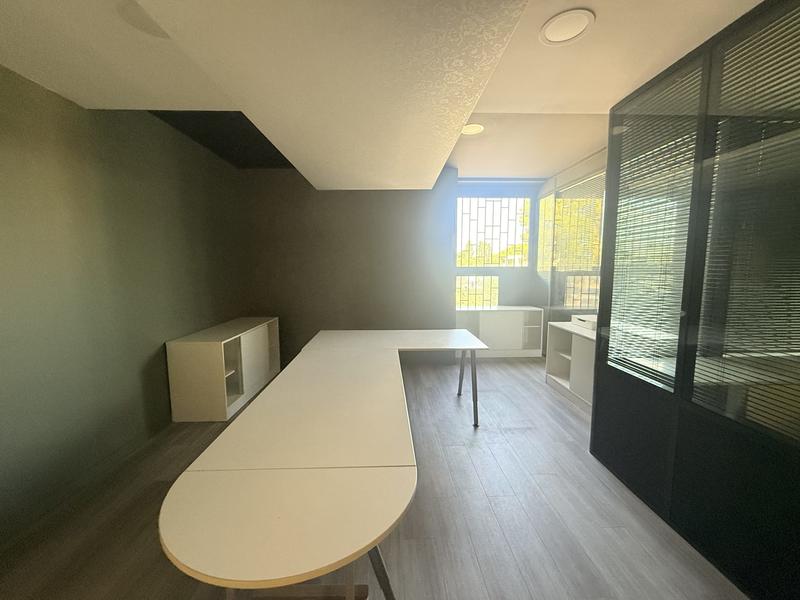 Local d'activités - 161 m²