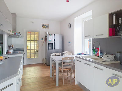 Maison - 220 m² - 7 pièces