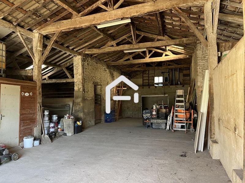 Maison - 2 150 m² - 7 pièces