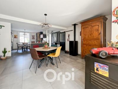 Maison - 143 m² - 5 pièces