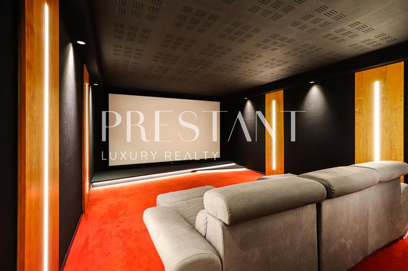 Maison - 482 m² - 12 pièces