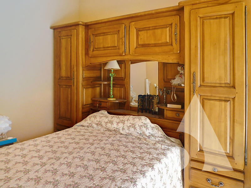 Maison - 256 m² - 11 pièces