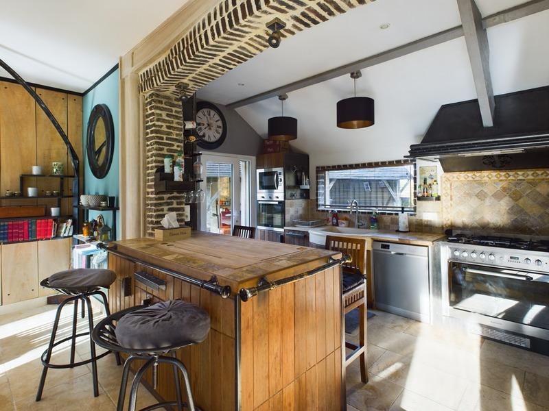 Maison - 180 m² - 6 pièces