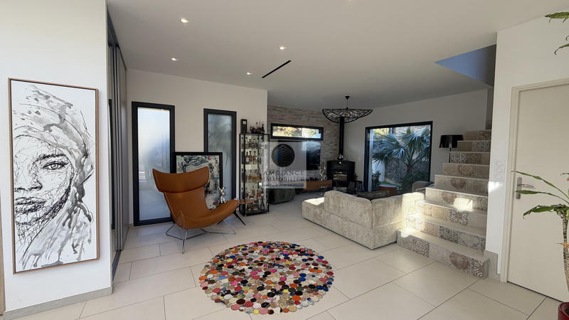 Maison - 237 m² - 8 pièces