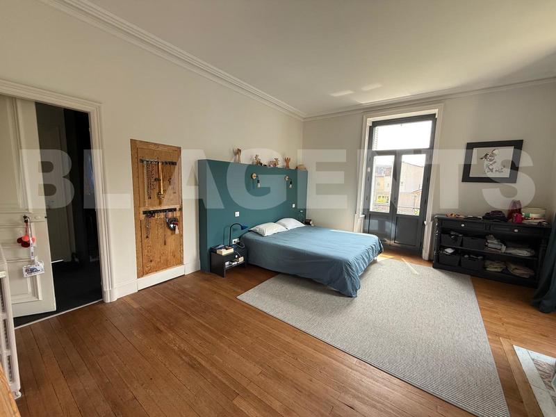 Demeure - 390 m² - 5 pièces