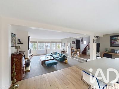 Maison - 260 m² - 7 pièces