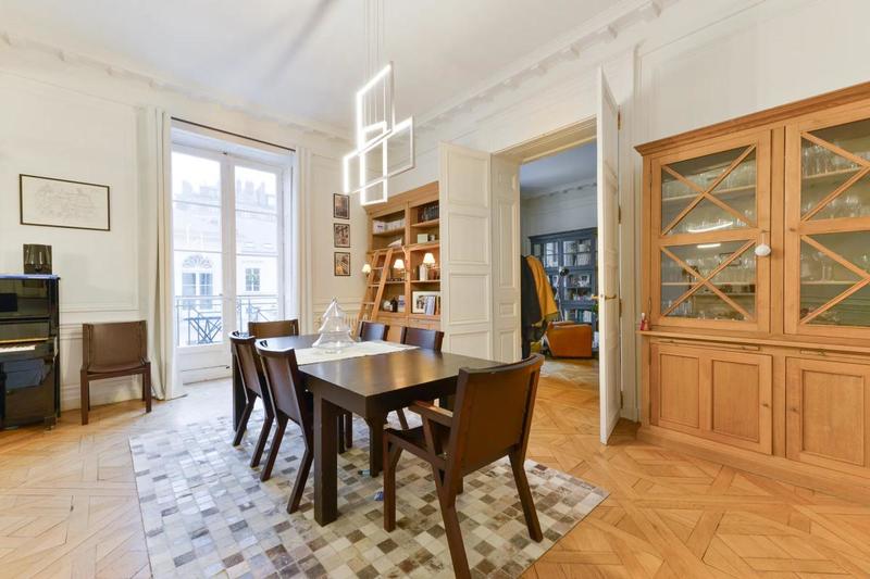 Appartement - 220 m² - 8 pièces