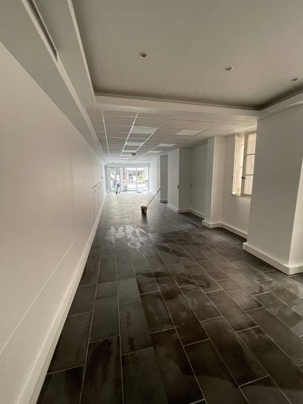 Magasins - 90 m² - 2 pièces