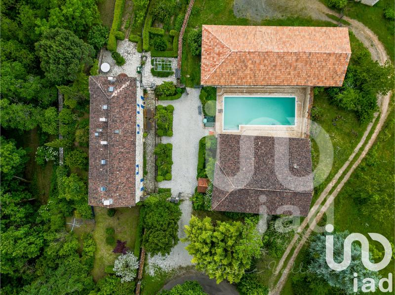 Maison - 365 m² - 7 pièces